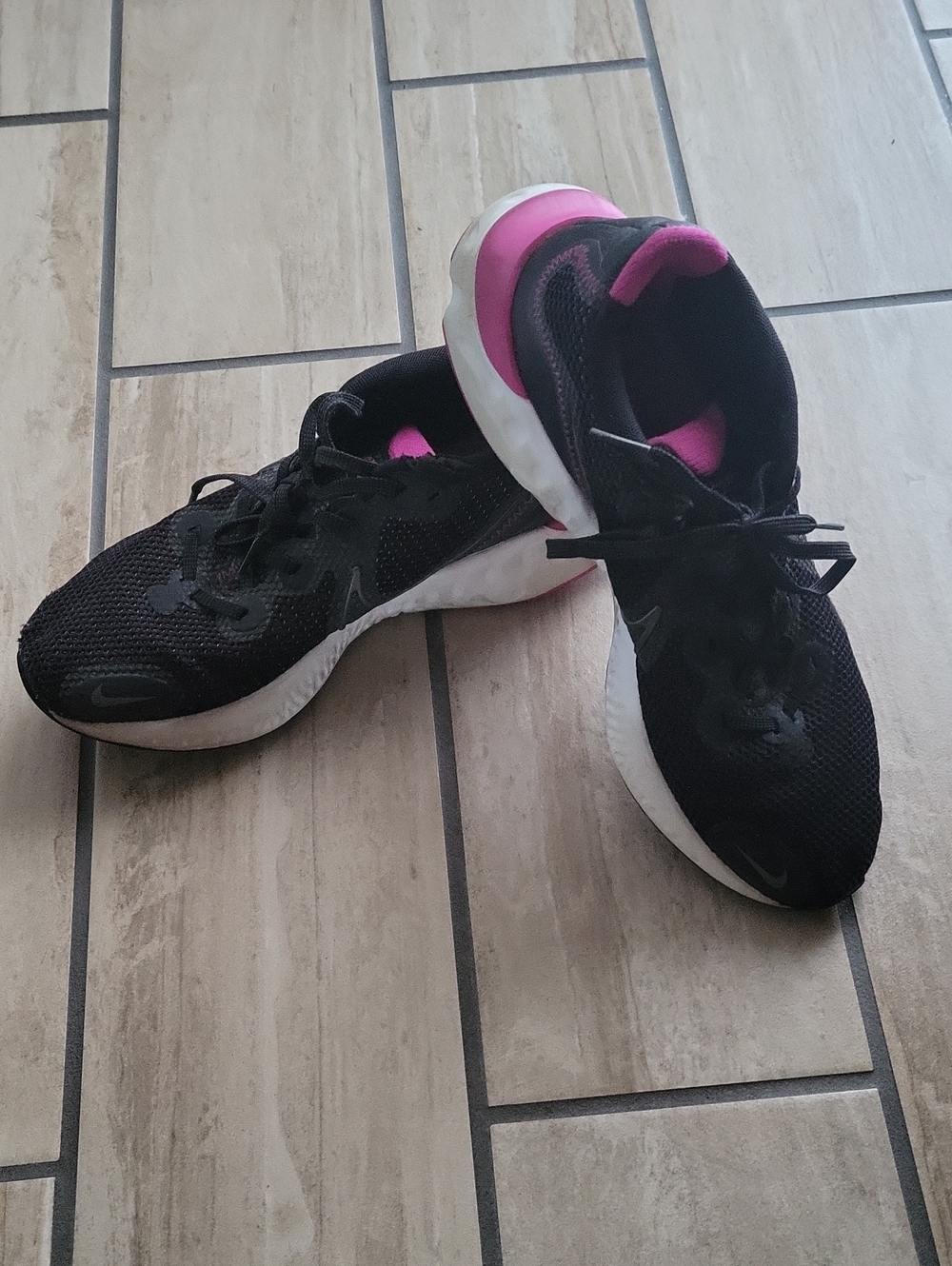 Nike Women's Black and Pink Running Shoes